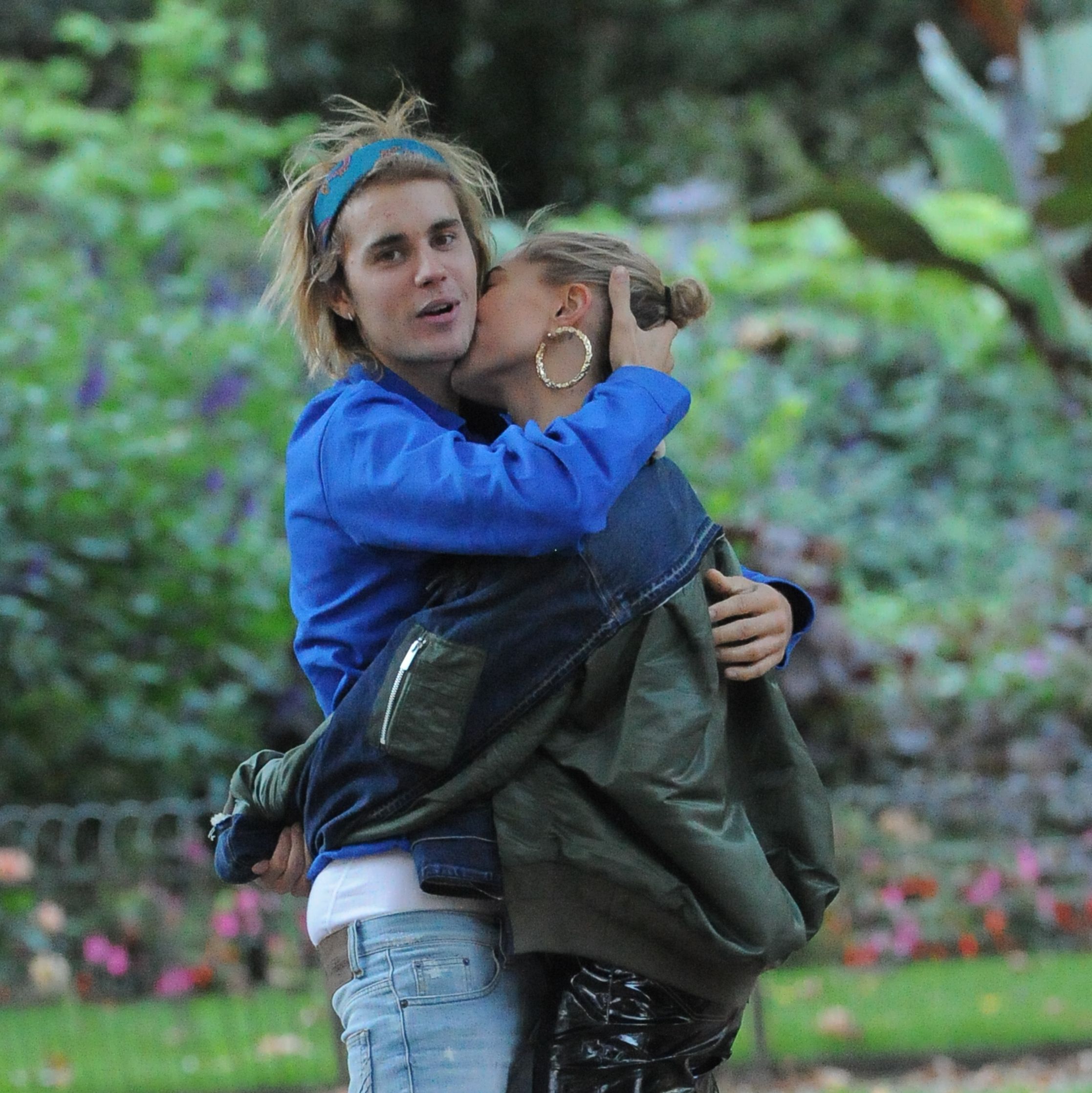 Hailey Bieber Spotted Without Wedding Ring, Sparks Divorce Rumors From Justin  Bieber - Inquisitr